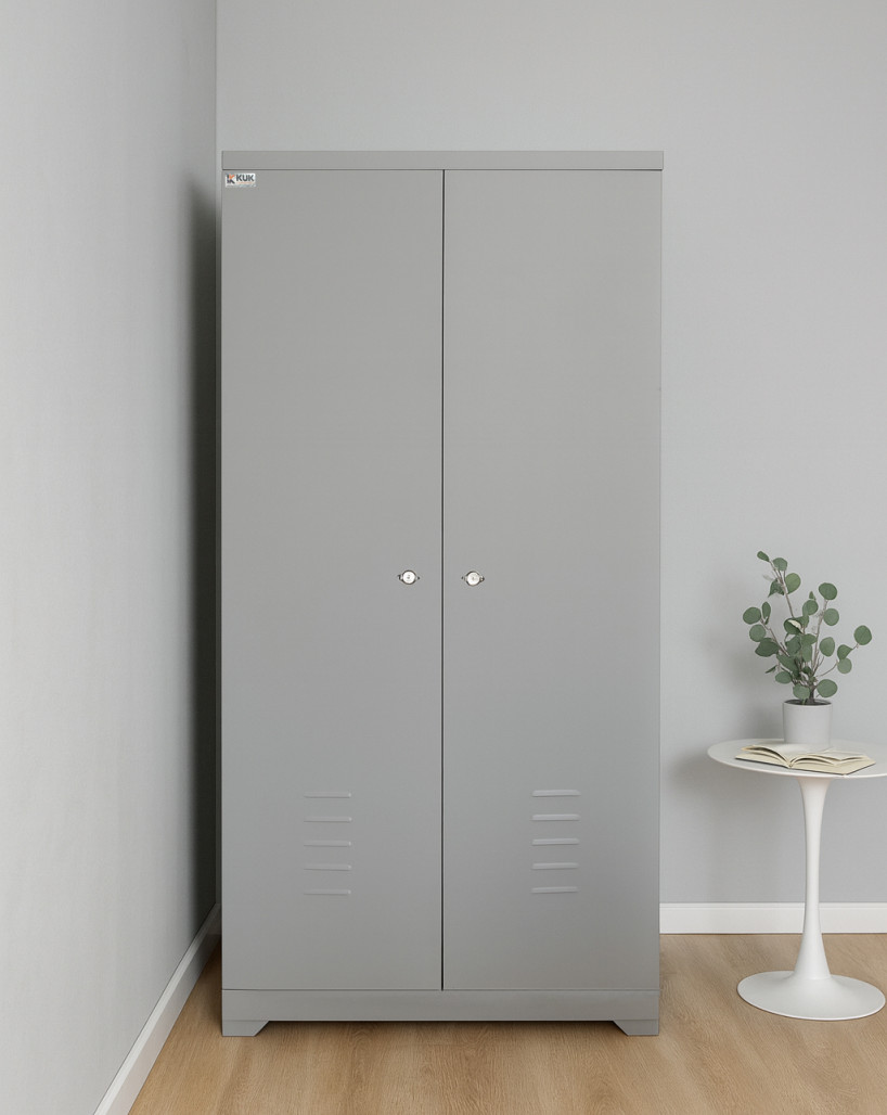 Ormane metalike të dizajnuara për ruajtjen e rrobave